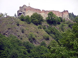 Poenari kastély déli oldalán
