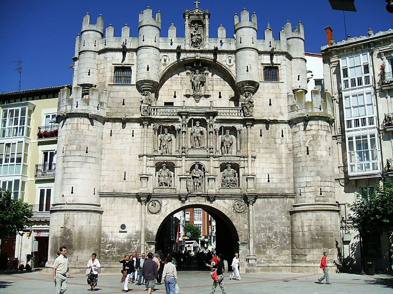 Espagne - Arc de Santa María 1280px-Burgos_-_Arco_de_Santa_Maria_10