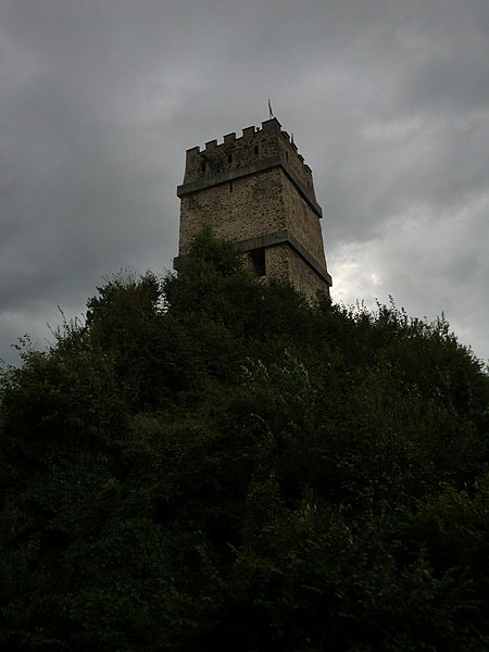 File:BurgruineKirchschlagInDerBuckligenWelt Turm.JPG