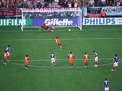Côte d'Ivoire - Serbie-et-Monténégro (coupe du monde 2006 - 86e minute - penalty de Kalou).jpg