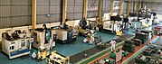 CNC機械が並ぶ工場