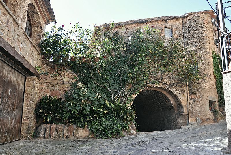 File:Calle nou-Mura 2014.JPG