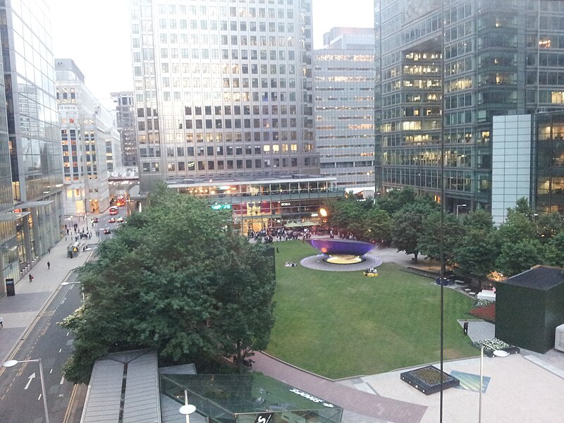 File:Canary wharf from the Plateau.jpg