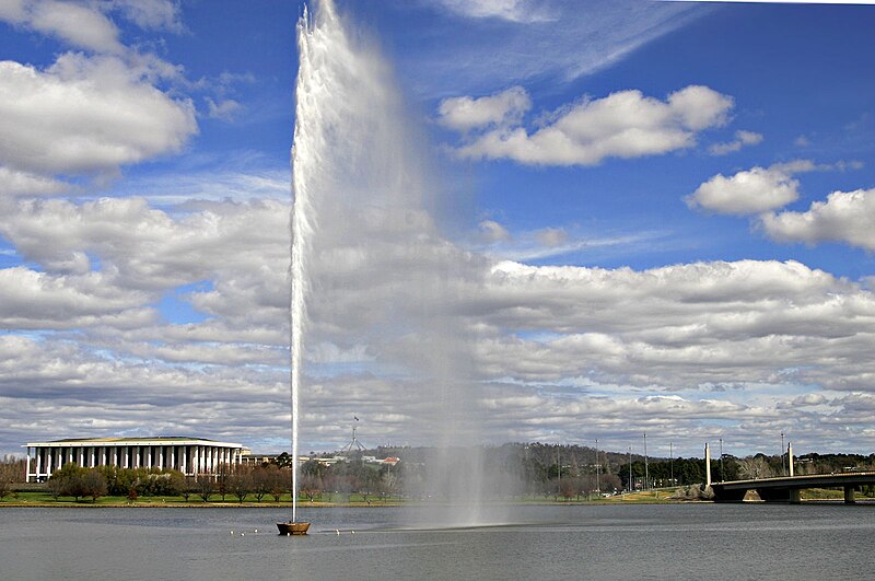 File:Captain cook memorial fountain and national library.jpg