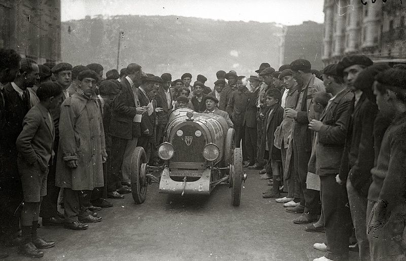 File:Carrera de automóviles, motocicletas y motos con sidecar en la avenida de la Zurriola (1 de 1) - Fondo Marín-Kutxa Fototeka.jpg