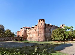 Castello (Monticelli d'Ongina) - lati sud e ovest 1 2022-08-09.jpg