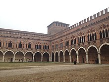 Castello di Pavia, cortile