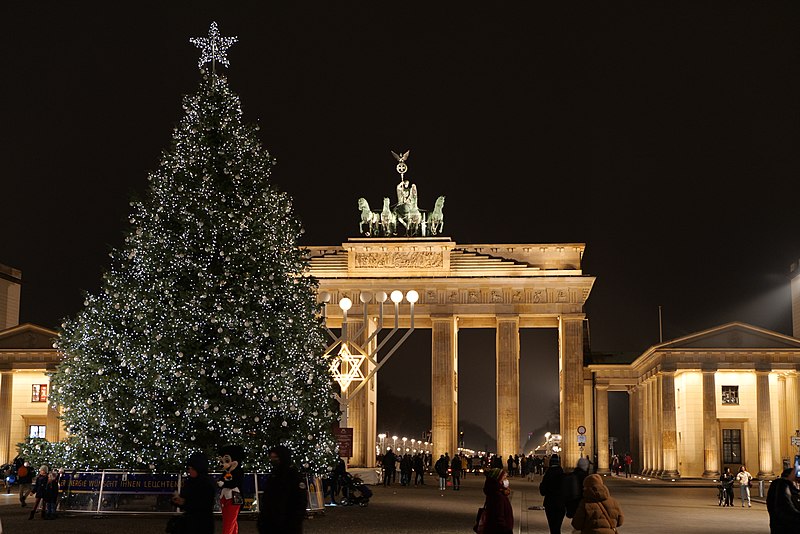 File:Christmas Hanukkah decoration Pariser Platz 2020-12-11 25.jpg