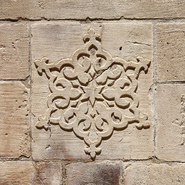 File:Citadelle d'Alep - motif hexagonal.jpg