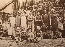 Italian settlers with grape baskets at the end of the 19th century. Colonas-italianas.jpg