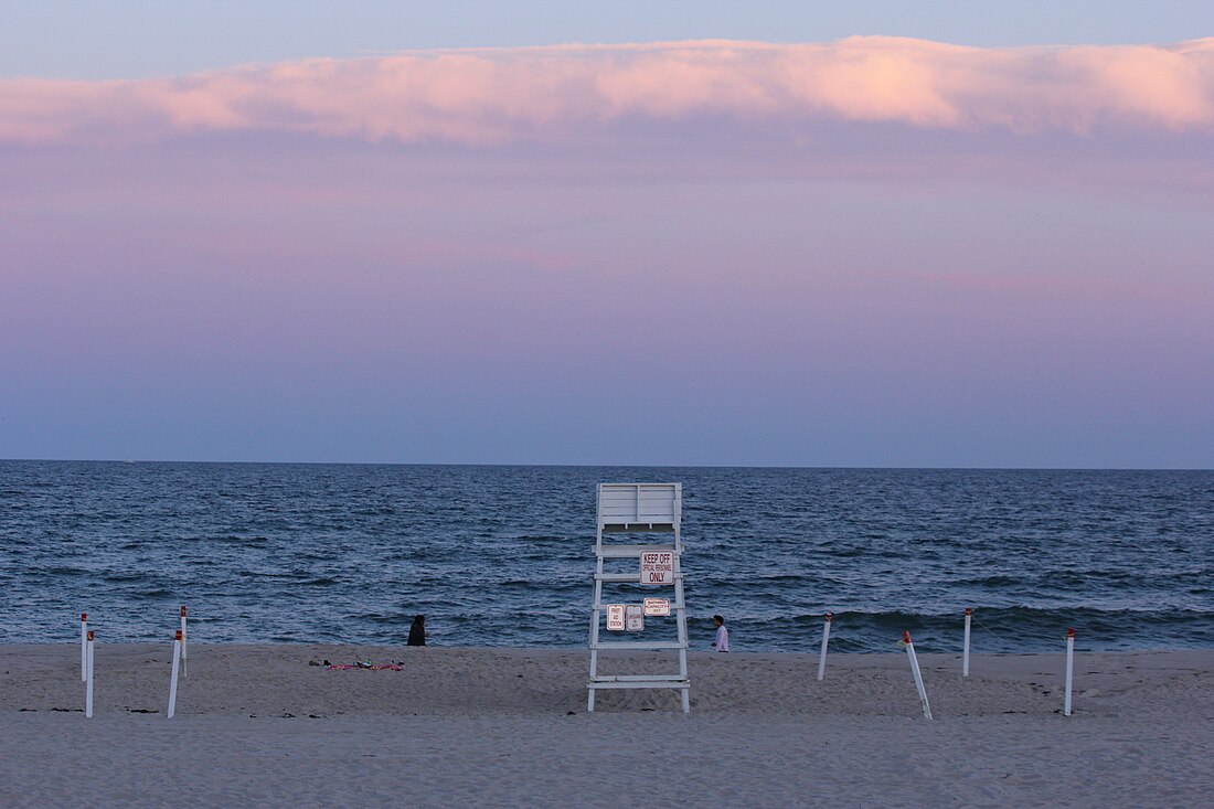 File:Cooper's Beach Southampton.jpg