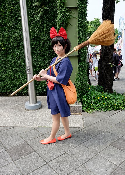 File:Cosplayer of Kiki, Kiki’s Delivery Service 20160507c.jpg