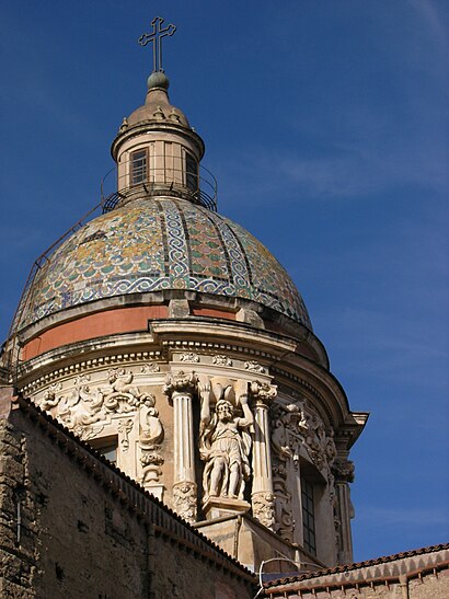 How to get to Chiesa Del Carmine Maggiore with public transit - About the place