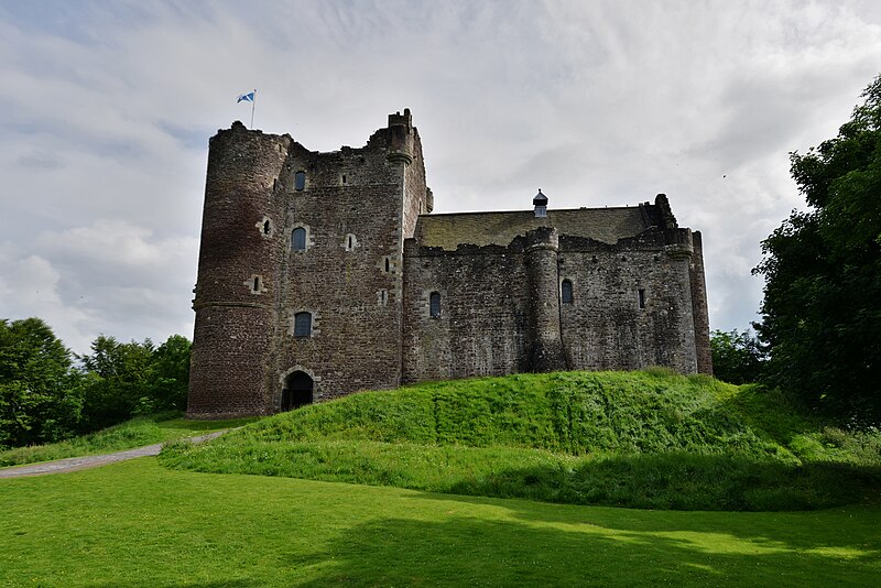 File:DOUNE CASTLE From the north with the lord's tower and great hall.JPG