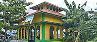 Banjar: Kubah makam Datu Tabat, ulama matan Alalak, Barito Kuala, Kalimantan Selatan. Bahasa Indonesia: Pusara dari Datu Tabat, ulama dari Alalak, Barito Kuala, Kalimantan Selatan. English: Tomb of Datu Tabat, a cleric from Alalak subdistrict, Barito Kuala Regency, South Kalimantan.