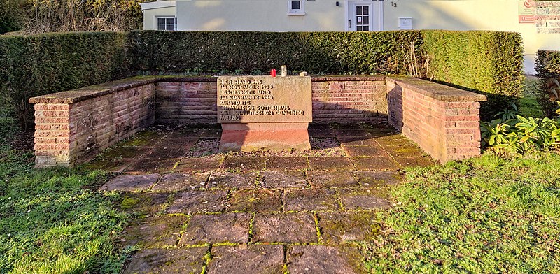 File:Denkmal Synagoge Merzig.jpg