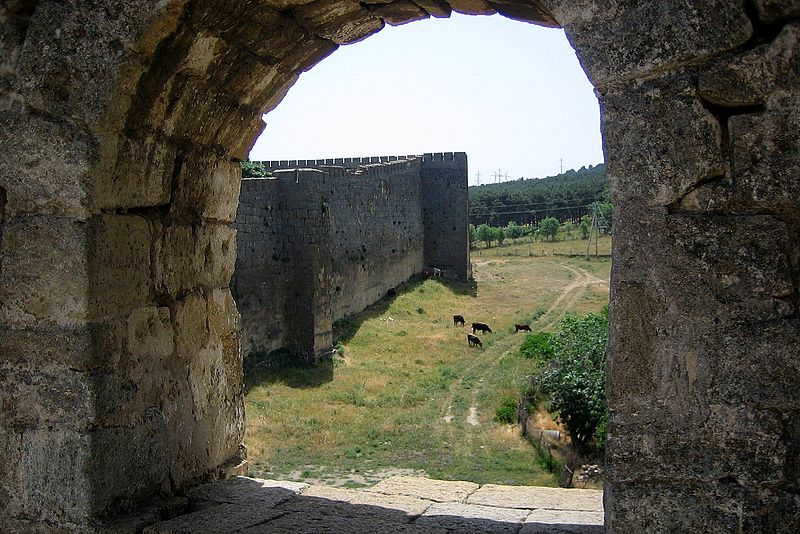 File:Derbent.Naryn Kala Citadel.077.Western Wall.View from bastion.JPG