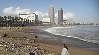 El dia després del temporal Glòria les destrosses eren notables i el mar s'havia endut bona part de la platja, però feia bon temps i les onades eren espectaculars.