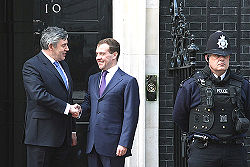 Gordon Brown and Dmitry Medvedev at the front door of the Prime Minister' residence on Downing Street. Dmitry Medvedev 1 April 2009-4.jpg