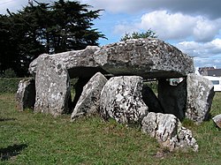 Dolmen de Kerhuen Est makalesinin açıklayıcı görüntüsü