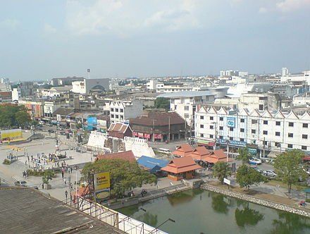 The Statue of Thao Suranaree (Yamo), Chomphon Gate and Chumphon Road behind, and a section of the moat to the right