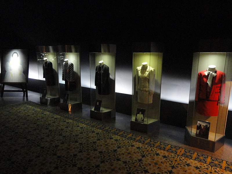 File:Dresses - Memorial JK - Brasilia - DSC00466.JPG