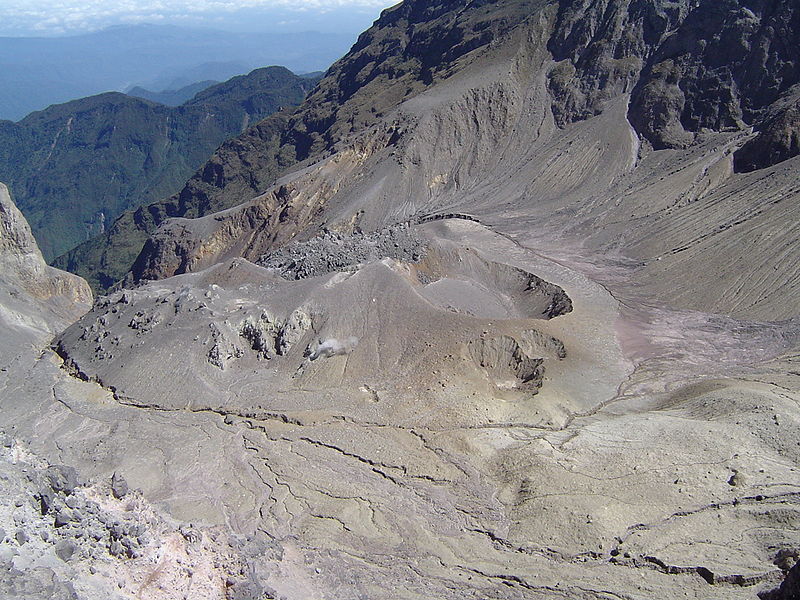 File:Ecuador - Crater GuaguaPichincha.JPG