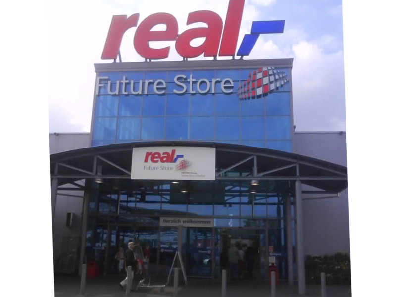 Der real,- Future Store 800px-Eingang_real_Future_Store