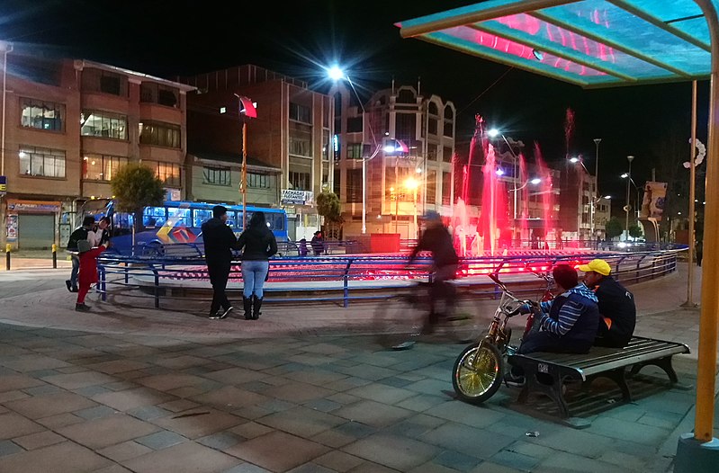 File:El Alto Avenida Cívica .jpg