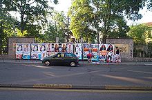 Campaigners working on posters in Milan, 2004 ElezioneMilano.jpg