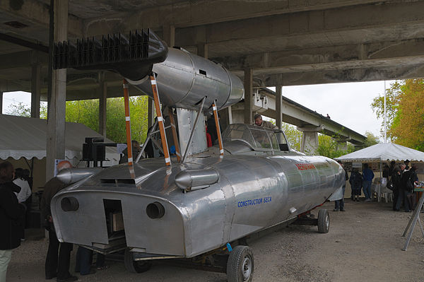 Prototype 02 of the aérotrain at an exhibition at Saran, 2009; rear view