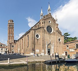 Santa Maria Gloriosa dei Frarin (Venetsia) julkisivu.jpg