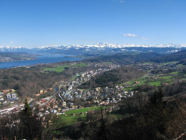 Sihl valley to the southeast, Adliswil, Langnau am Albis, Zimmerberg and Lake Zürich as seen from Felsenegg