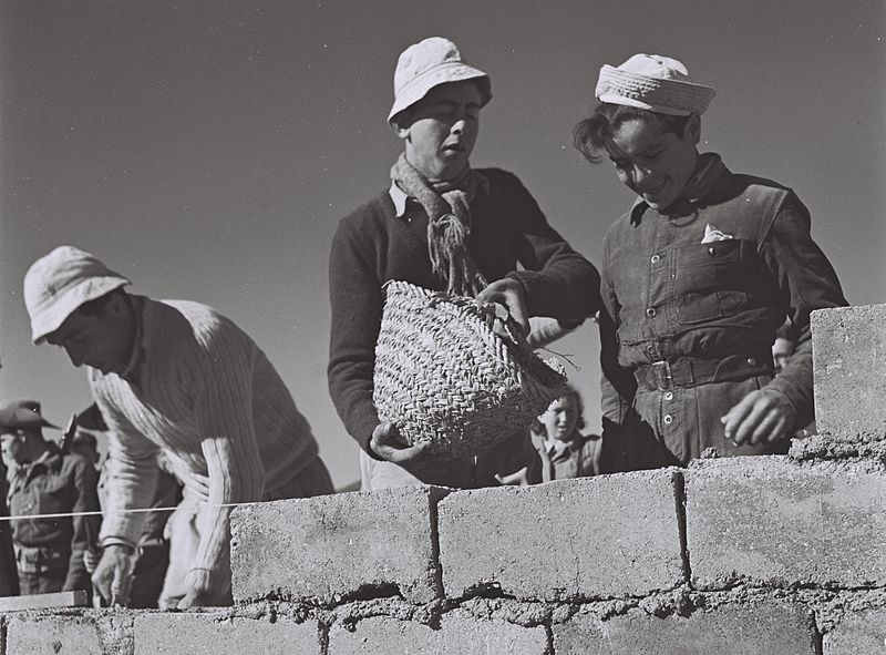 File:Flickr - Government Press Office (GPO) - Building Kibbutz Ein Zeitim.jpg