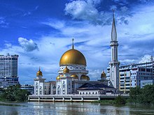 Mosquée flottante de Klang (8216640379) (rognée).jpg