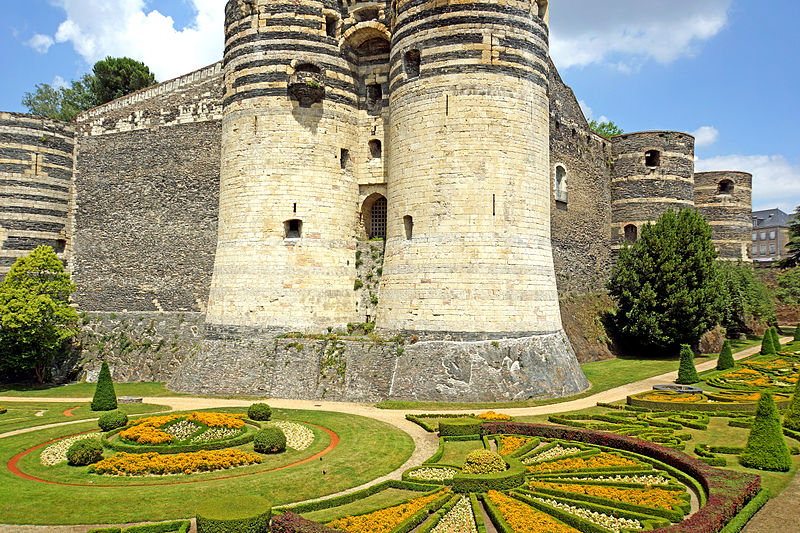 File:France-001365B - The South Entrance & Gardens (15185899778).jpg