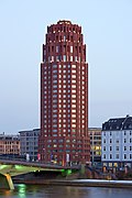 Main Plaza, Frankfurt, Duitsland, 2001, door Hans Kollhoff.