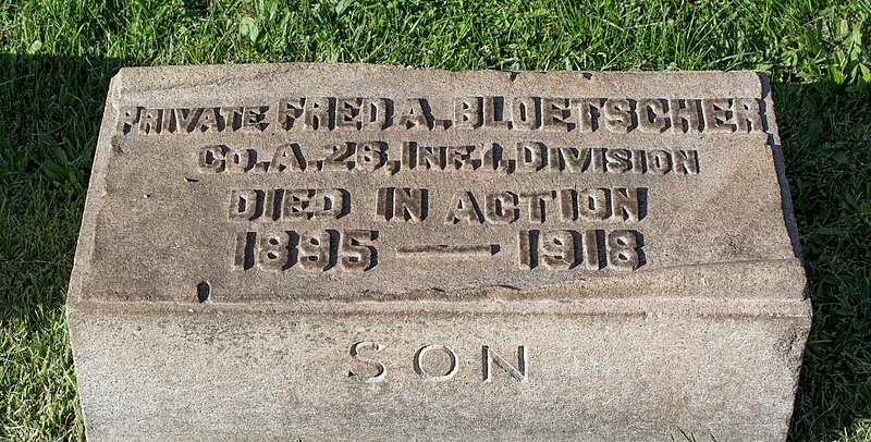 File:Fred Bloetscher grave - Riverside Cemetery Cleveland.jpg