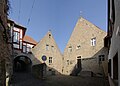 von-Busch-Hof 2: hochgesockeltes zweiteiliges Wohnhaus, 18. Jahrhundert mit älteren Teilen; zugehörig Turm Q der Stadtmauer used on 1 pages in 1 wikis