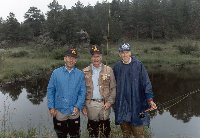 Simpson fishing in Wyoming with President George H. W. Bush (center) and Senator Craig Thomas (left)