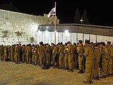 嘆きの壁に祈りを捧げる第84ギヴァティ旅団の兵士。