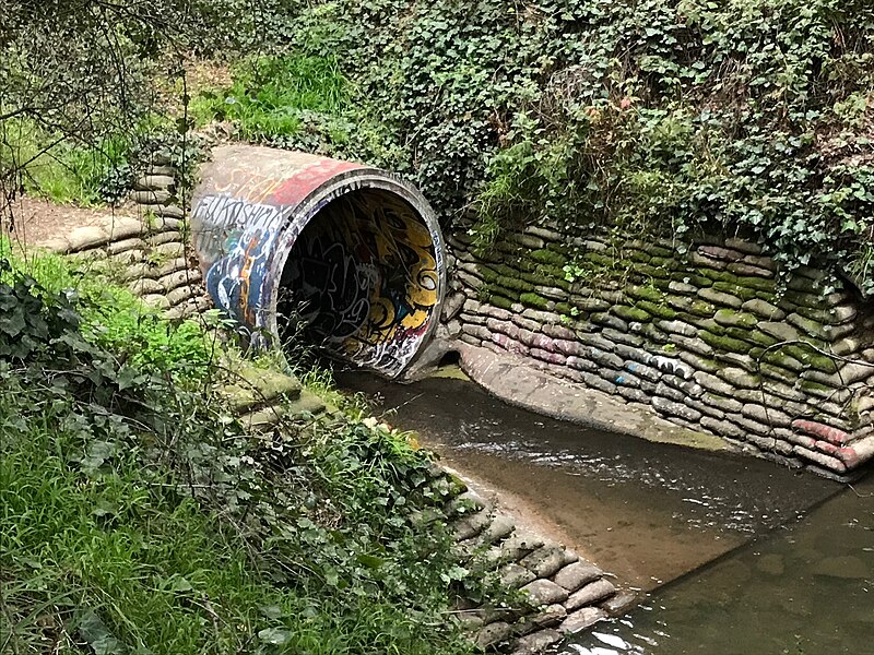 File:Glen Echo Creek culvert Oakland.jpg