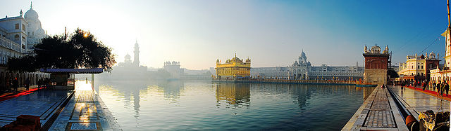 Une vue sur le Temple d'Or, à Amritsar, dans l'État du Pendjab, en Inde.
