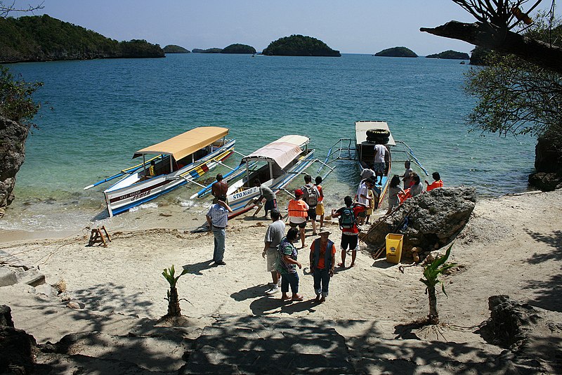 File:Governors Island, Hundred Islands Pangasinan.jpg