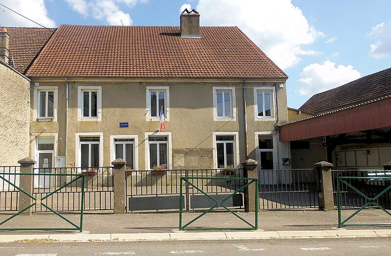 File:Grandvelle-et-le-Perrenot, Mairie-école.jpg