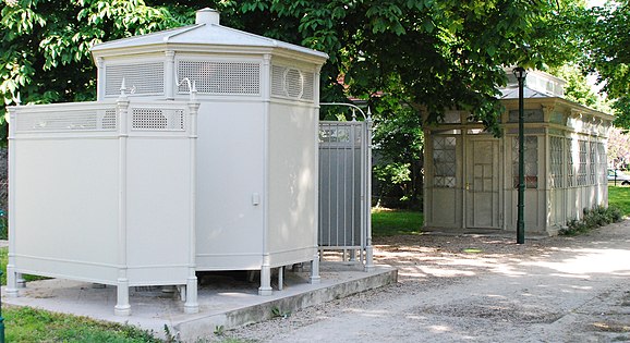 WC-Pavillons im Jazzpark Essling