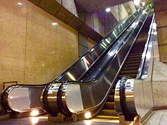 Escalator remarquable situé dans la station.