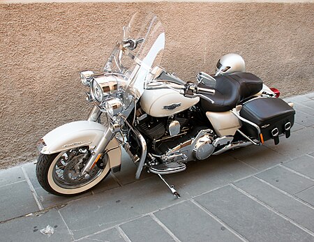 ไฟล์:Harley-Davidson_Road_King_white.jpg