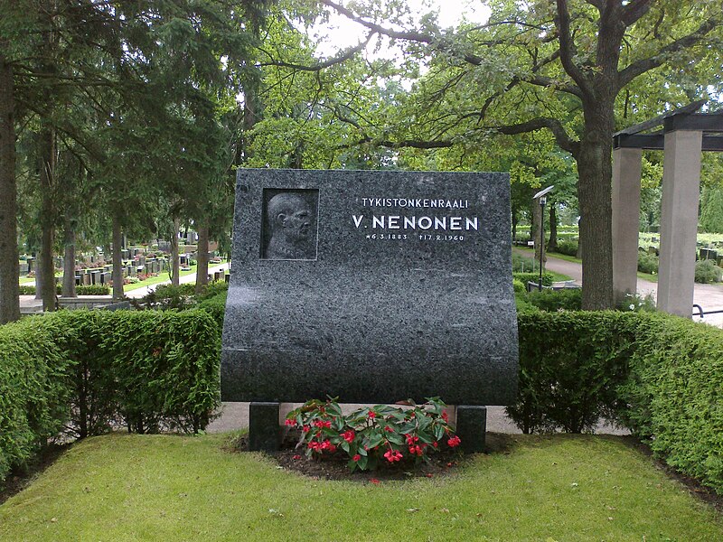 File:Headstone of General of the artillery V. Nenonen (Vilho Nenonen), Hietaniemi Cemetery.jpg