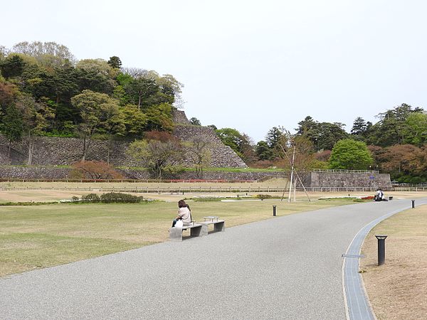 English: Hirosaka Ryokuchi Park‎